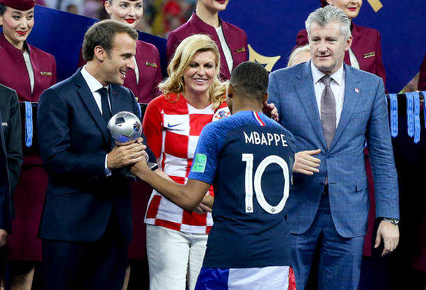 他都以积极 他都以积极